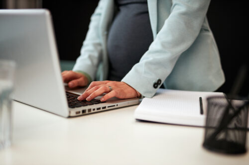 pregnant woman laptop